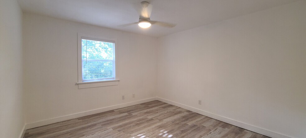 Building Photo - 6519 W Newberry Rd