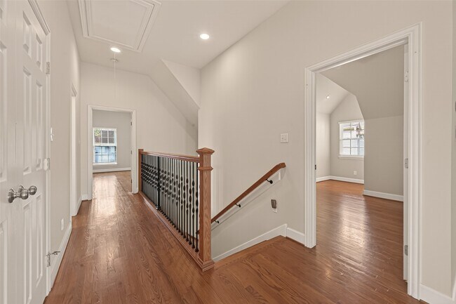 Building Photo - 2405 Southgate Blvd