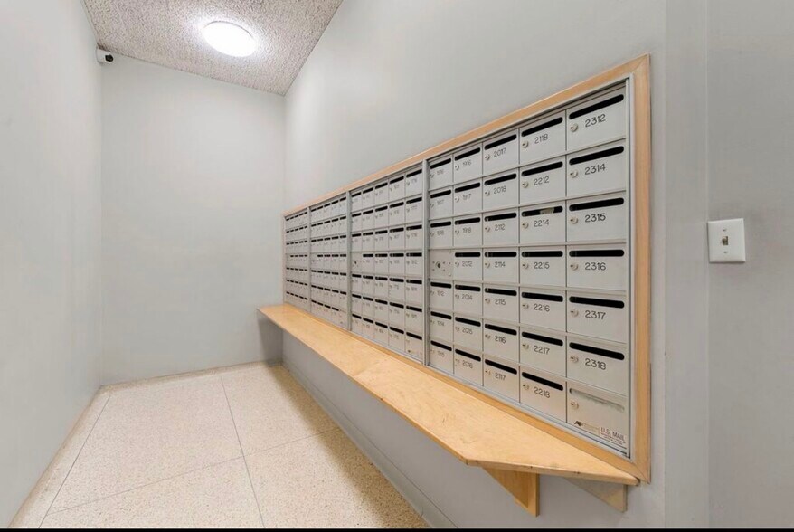 Building Photo - 3950 N Lake Shore Dr