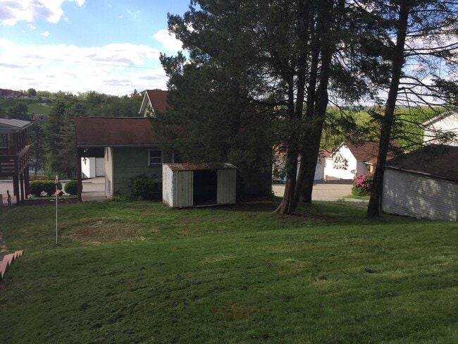 Building Photo - 3-Bedroom Single-Family Home for Rent in Irwin, PA