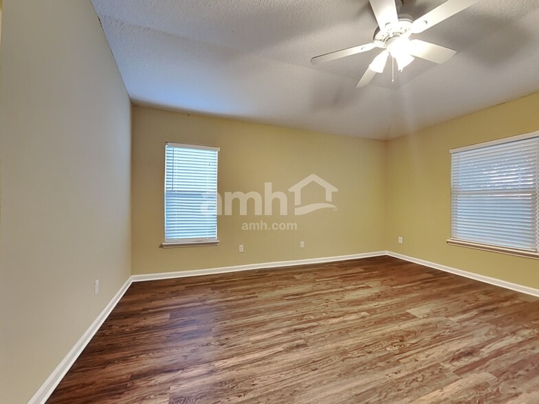 Building Photo - 9426 Staplehurst Dr
