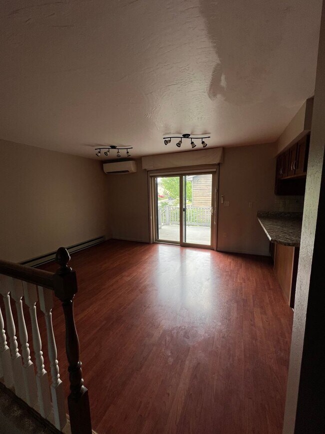 Building Photo - Humbolt Lp condos