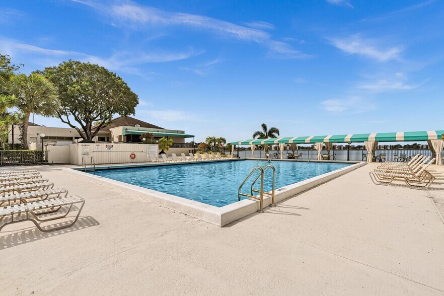 Building Photo - 109 Lake Emerald Dr