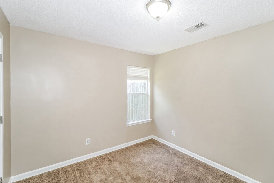 Building Photo - 7091 Ireland Dr