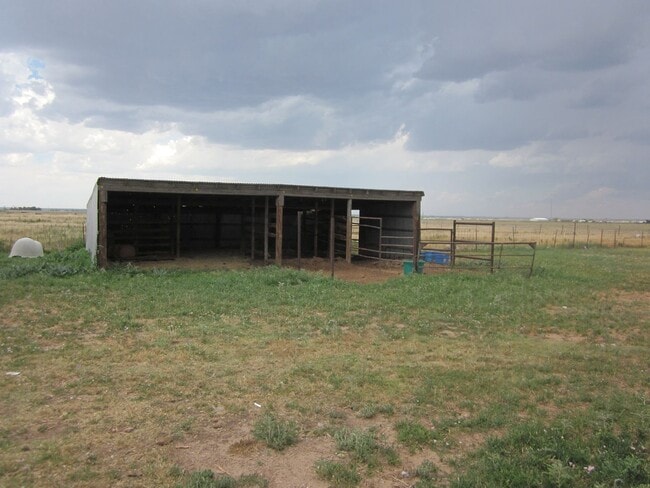 Building Photo - Four bedrooms Two bathrooms house in count...