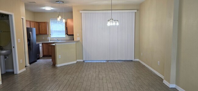 Building Photo - Townhome Near MLK and I-75