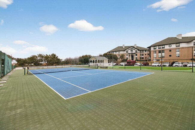 Building Photo - Stunning Condo With Exclusive Bay Views!