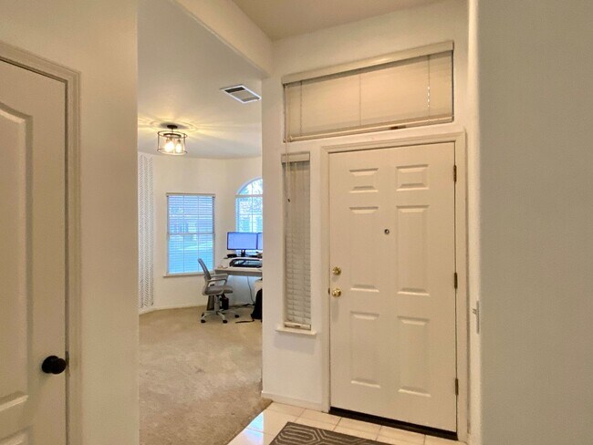 Building Photo - $2,450 Beautiful 3 Bedroom Home In  The Qu...