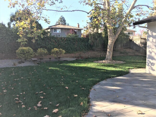 Building Photo - 10891 Santa Teresa Dr