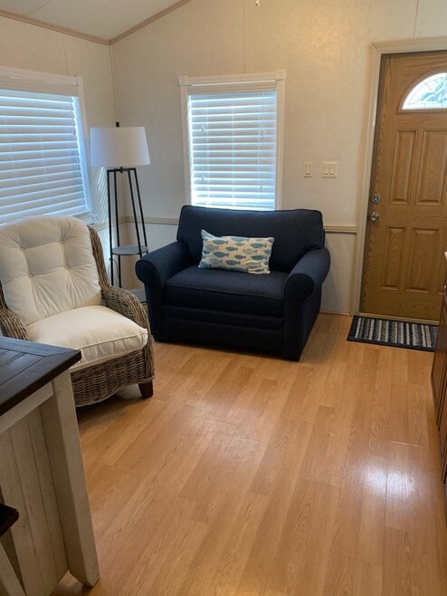 Building Photo - 2580 NE Indian River Dr