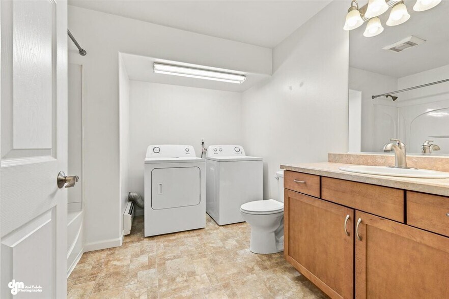Building Photo - 6101 W Lombard Cir