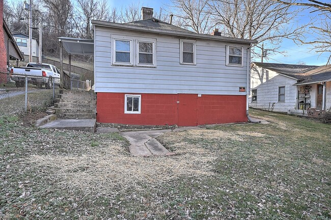 Building Photo - 2 Bedroom 1 bath Johnson City TN