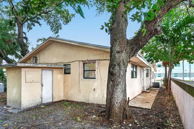 Building Photo - 762 NE 131st St