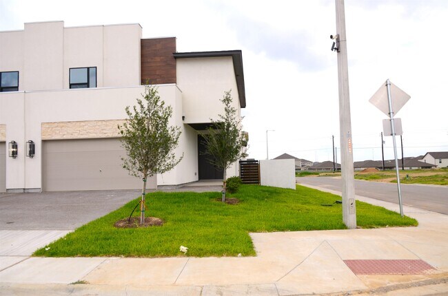 Building Photo - 1027 Birch Loop