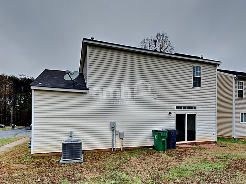 Building Photo - 2604 Oasis Ln