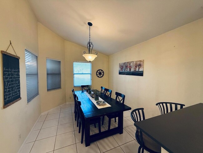 Building Photo - 7759 Great Glen Cir