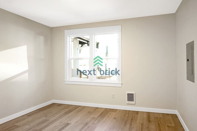 Building Photo - BEAUTIFUL FULLY RENOVATED 2 BED 1 BATH FOR RENT – PRIME WEST SEATTLE LOCATION