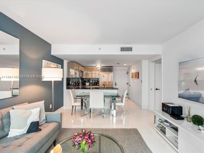 Building Photo - 6801 Collins Ave