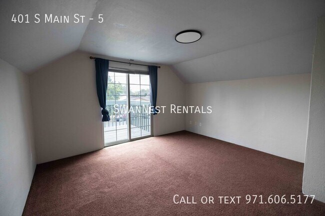 Building Photo - 401 S Main St