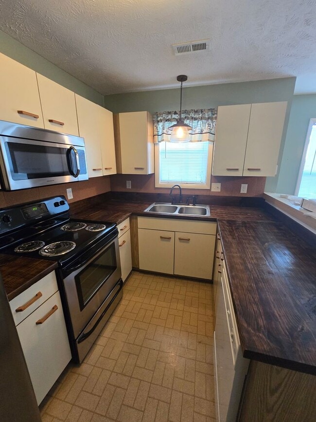 Building Photo - 1018-4 Woodcreek Dr - Stewarts Creek