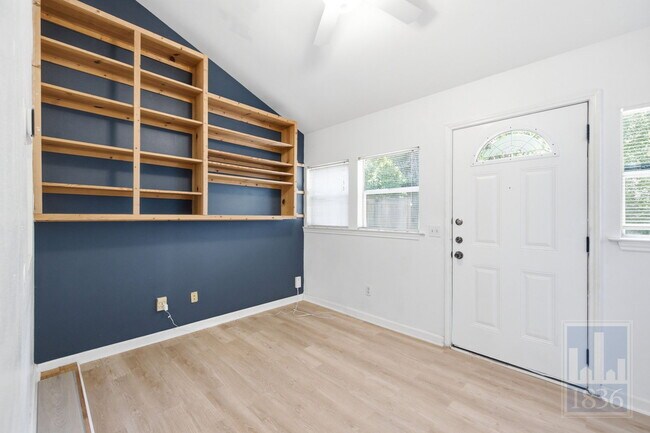 Building Photo - 1201 W 40th St