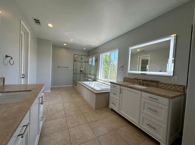 Building Photo - 26526 Craftsmen Ct