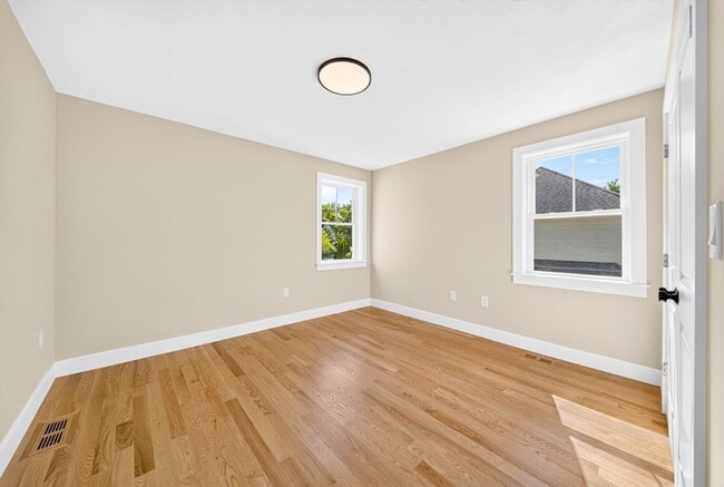Building Photo - 59 Bellflower Rd