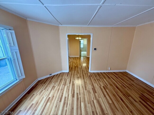 Building Photo - 23 E Hanover Ave