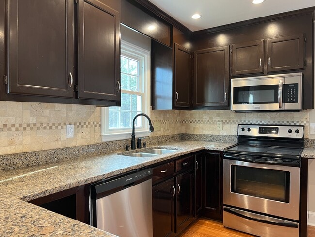 Building Photo - SPACIOUS INSIDE AND OUT!