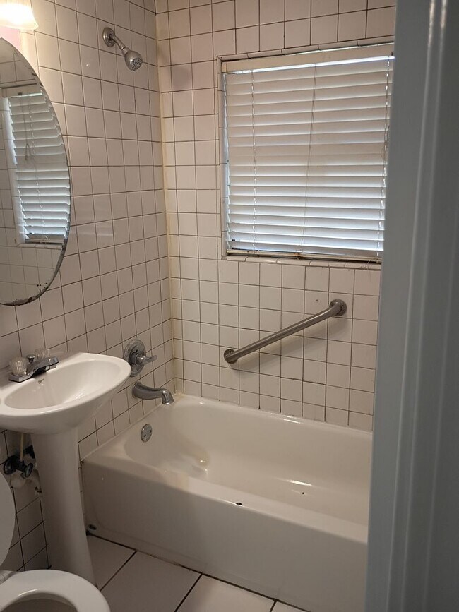 Building Photo - 3637 Teal Dr