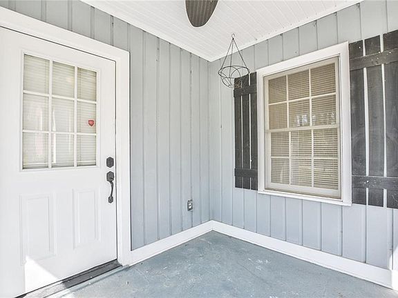 Front covered porch - 1407 Kennesaw Dr NW