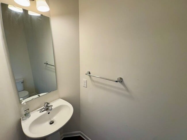 Building Photo - Crosstowne Townhome Available NOW!