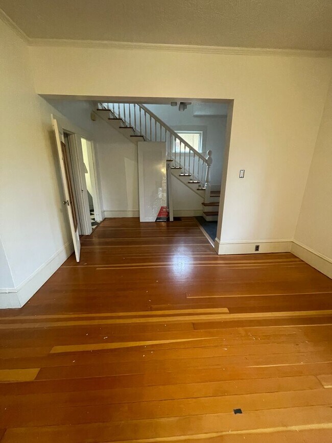 Building Photo - 2002 NE 13th Ave