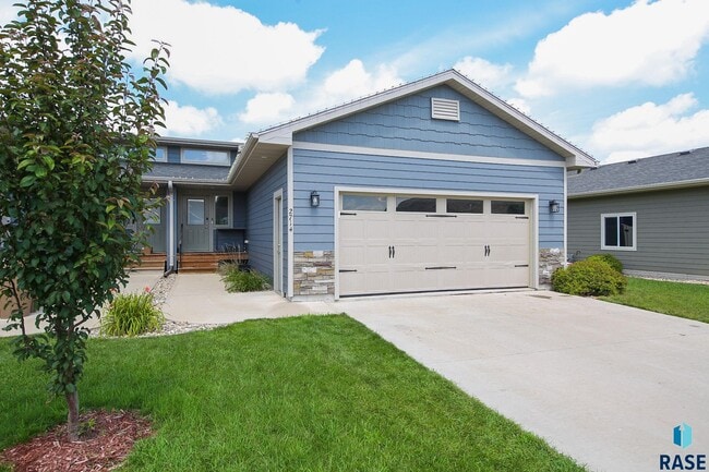 Primary Photo - 2714 E Sunburst Dr