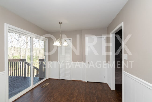 Building Photo - Gorgeous 3 Bedroom with Backyard Deck!