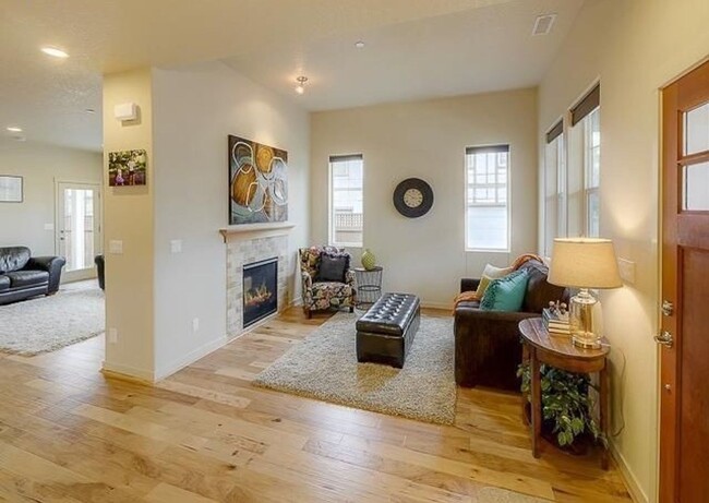Building Photo - Beautiful 4 Bedroom Home In Villebois!