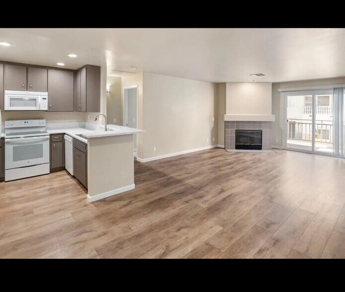 Building Photo - 580 Camino De La Reina