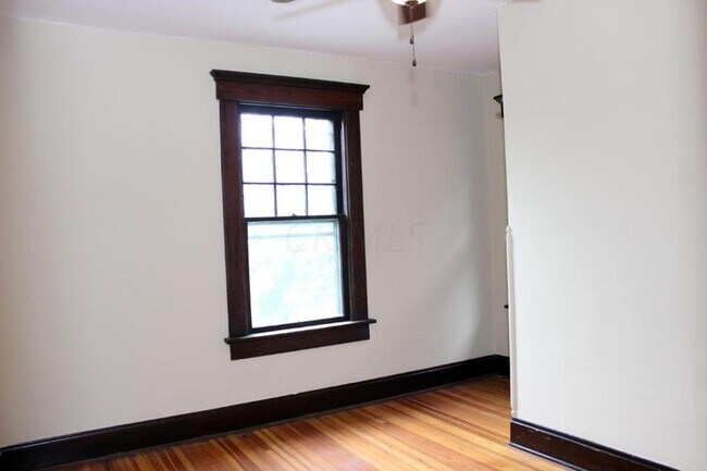 Building Photo - 114 E Oakland Ave