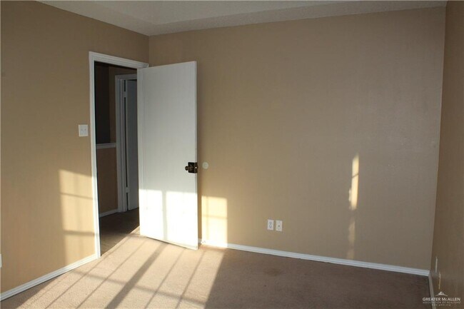 Building Photo - 12 Ashley Dr