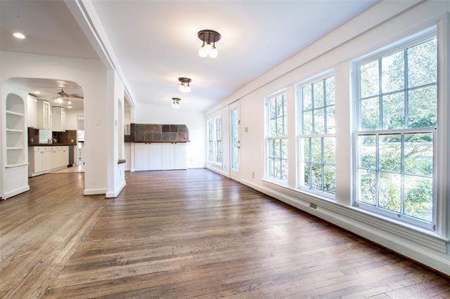 Building Photo - 1520 San Saba Dr