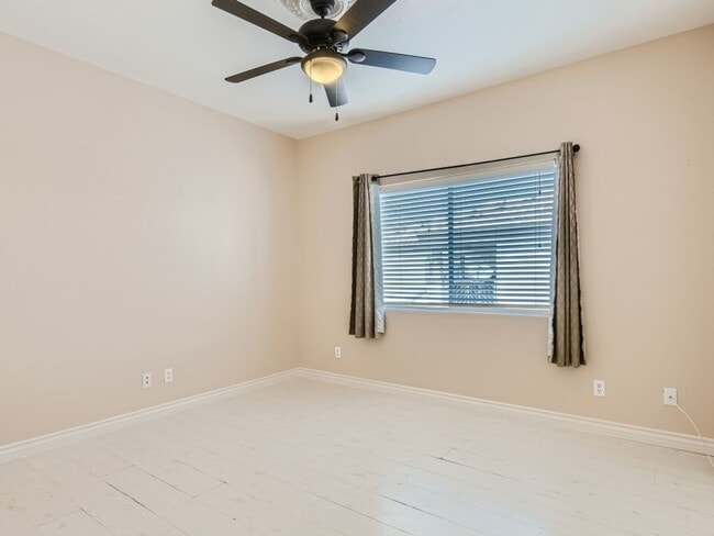 Building Photo - AMAZING COMPLETELY REMODELED CONDO IN NW