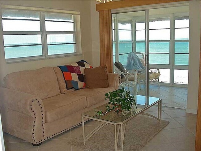 Building Photo - 5400 Jimmy Buffett Mem Hwy