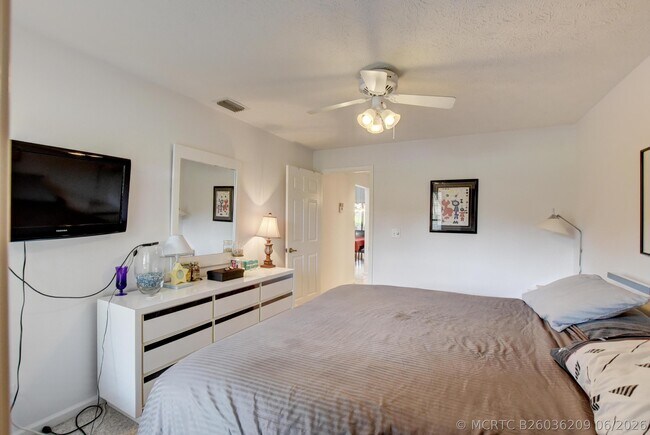 Building Photo - 22667 Meridiana Dr
