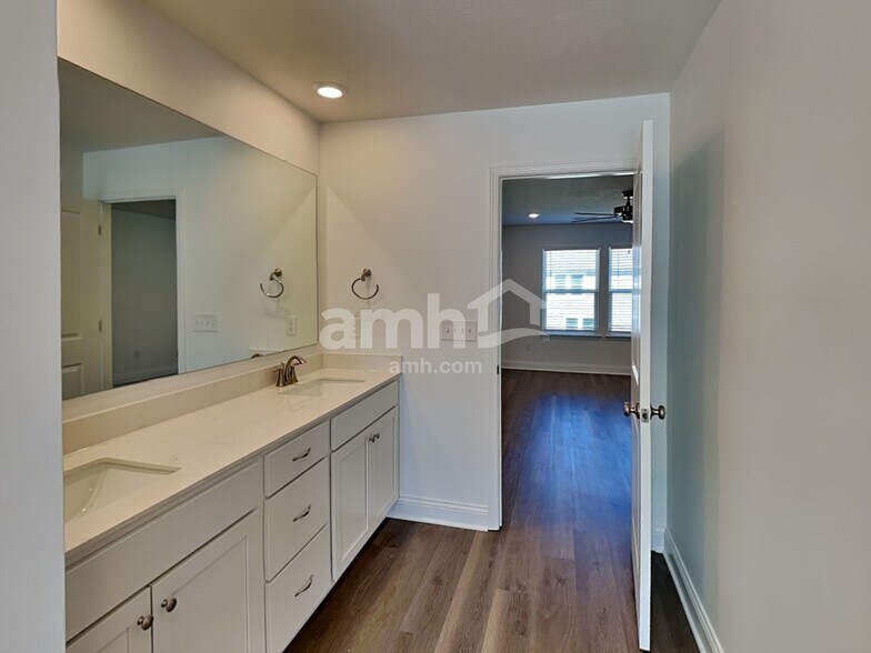 Building Photo - 218 Rustic Barn Ct