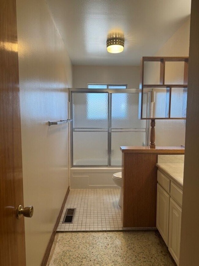 Building Photo - Lovely 3 Bedroom 2 Bath Home in Willow glen