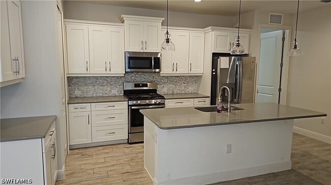 Building Photo - 2305 Ariane Dr