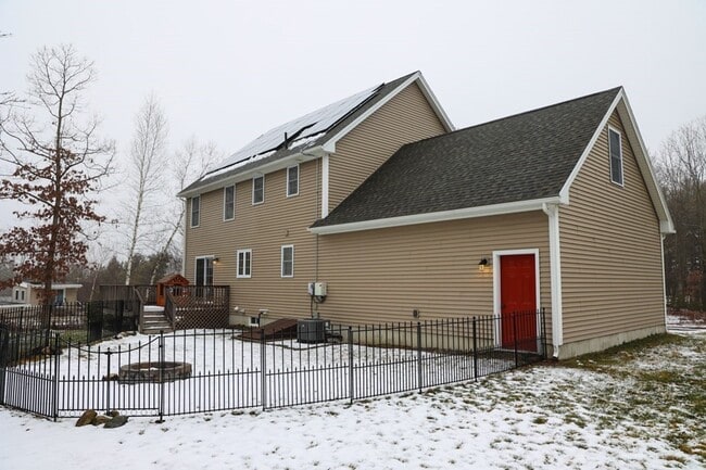 Building Photo - 6 Trillium Way