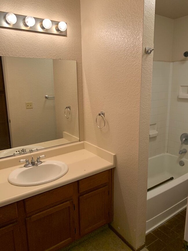 Building Photo - Beautiful Single Story Lathrop Home