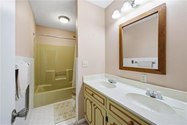 Building Photo - 114 Cherokee Dr S