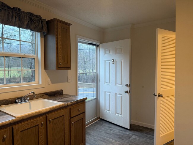 Building Photo - Quiet furnished retreat located in Erwin- Available NOW!